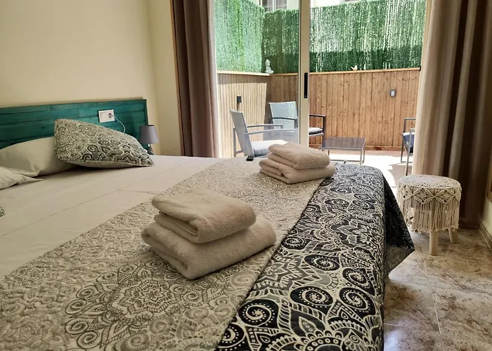 The Astrid * יורט דה מאר