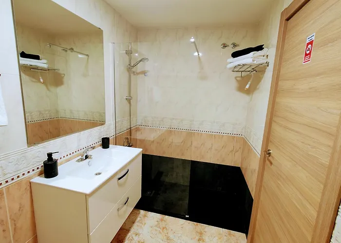 The Astrid * יורט דה מאר